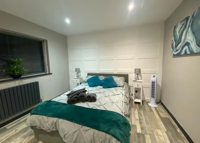 Rivendell Spacious Two Bedroom 1St Floor Flat