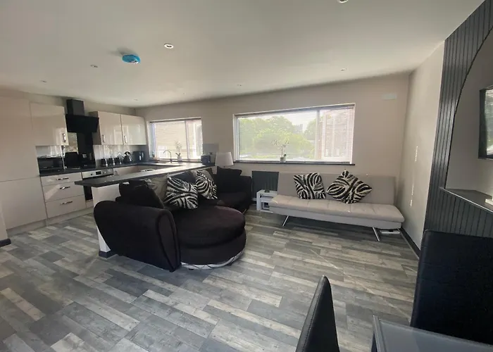 Rivendell Spacious Two Bedroom 1St Floor Flat