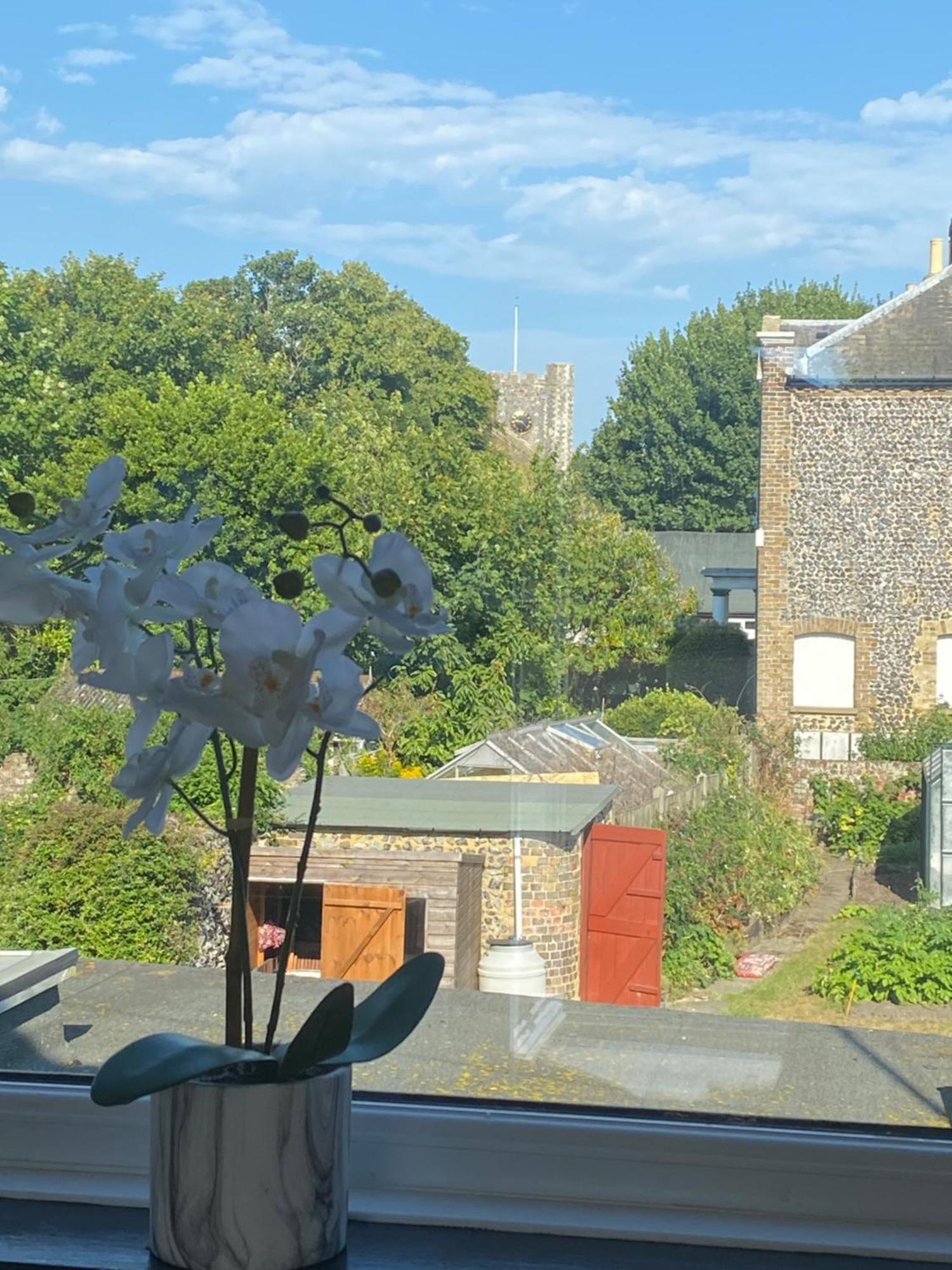 Rivendell Spacious Two Bedroom 1st Floor Flat