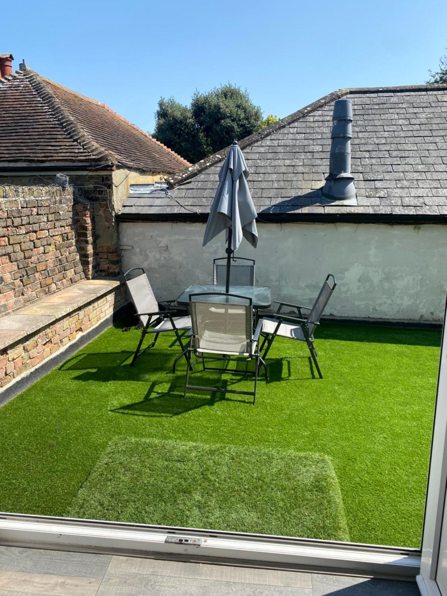 Rivendell Spacious Two Bedroom 1st Floor Flat *