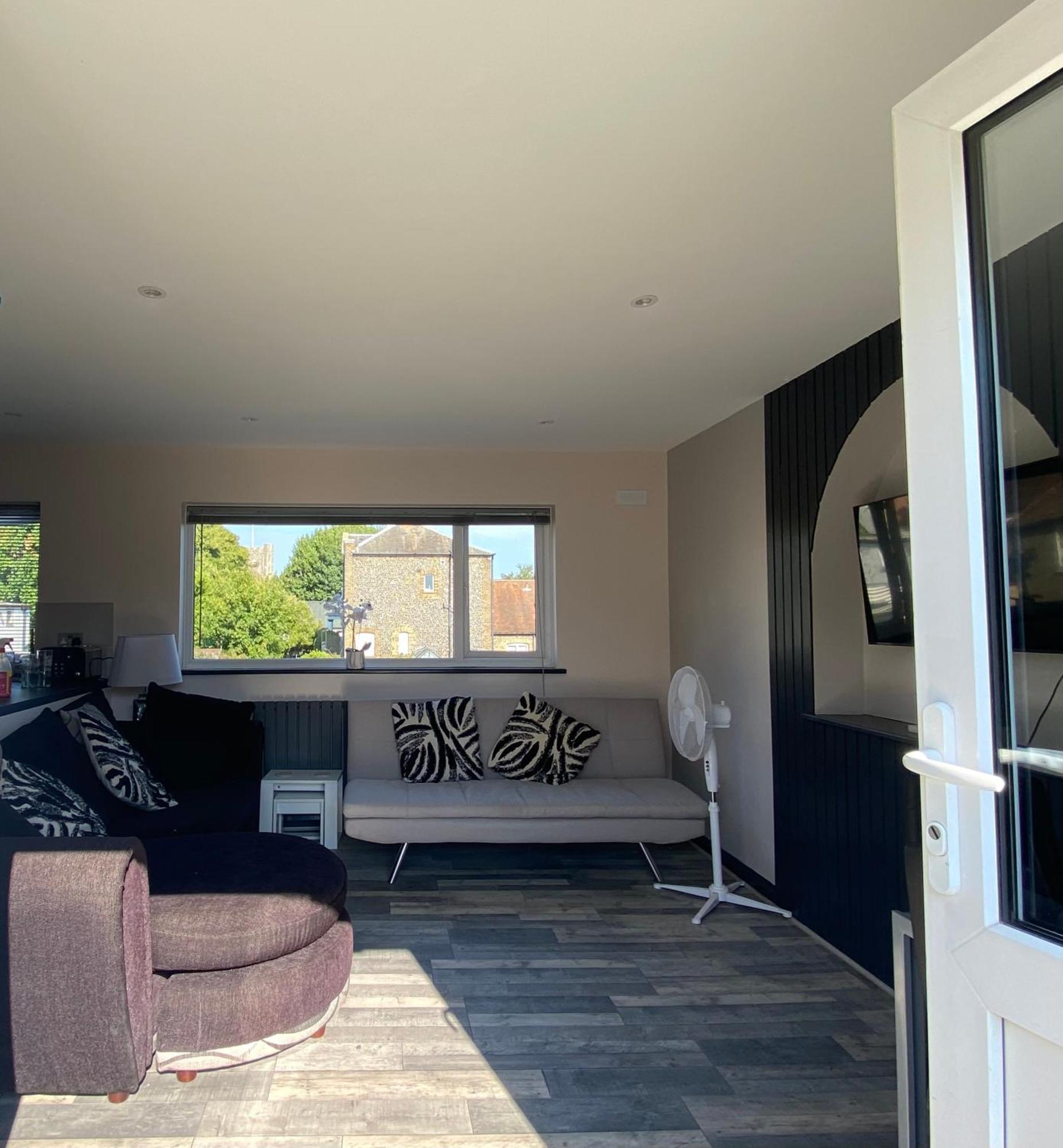 Rivendell Spacious Two Bedroom 1st Floor Flat Apartment