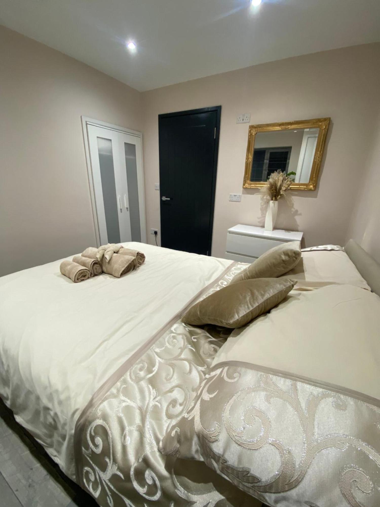 Rivendell Spacious Two Bedroom 1st Floor Flat Apartment *