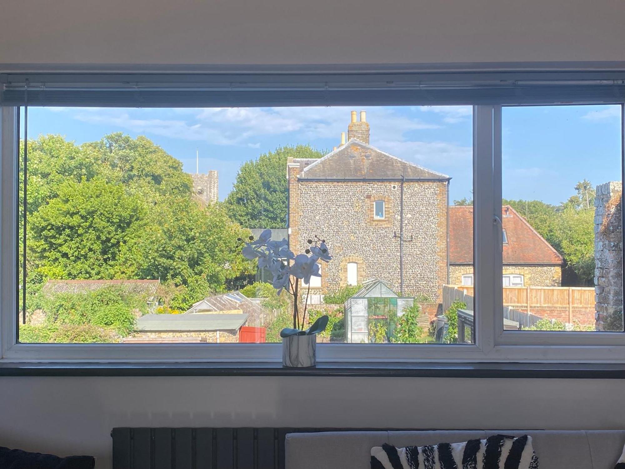 Rivendell Spacious Two Bedroom 1st Floor Flat Apartment